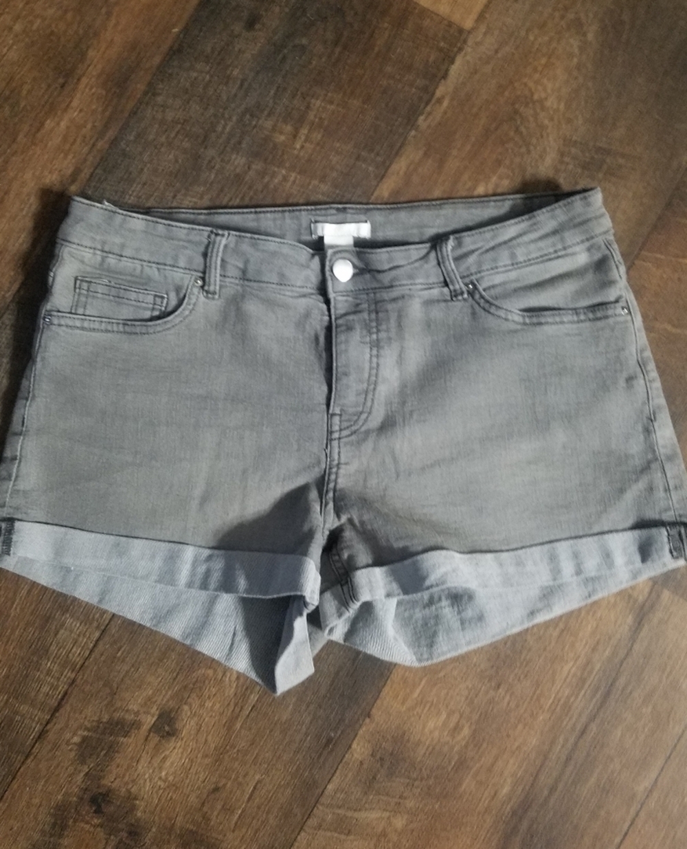 H&M gray midrise cuffed shorts